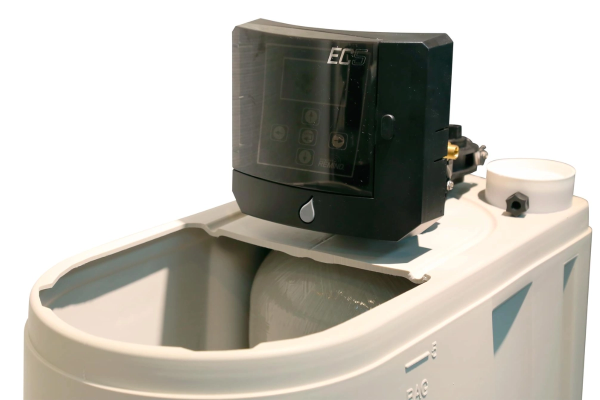 Hệ thống lọc nước đầu nguồn RainSoft EC5-CAB 18 SOF 2025 00072 RainSoft RainSoft EC5 CAB 2 Hệ thống lọc nước đầu nguồn RainSoft EC5-CAB Thế Giới Lọc Tổng