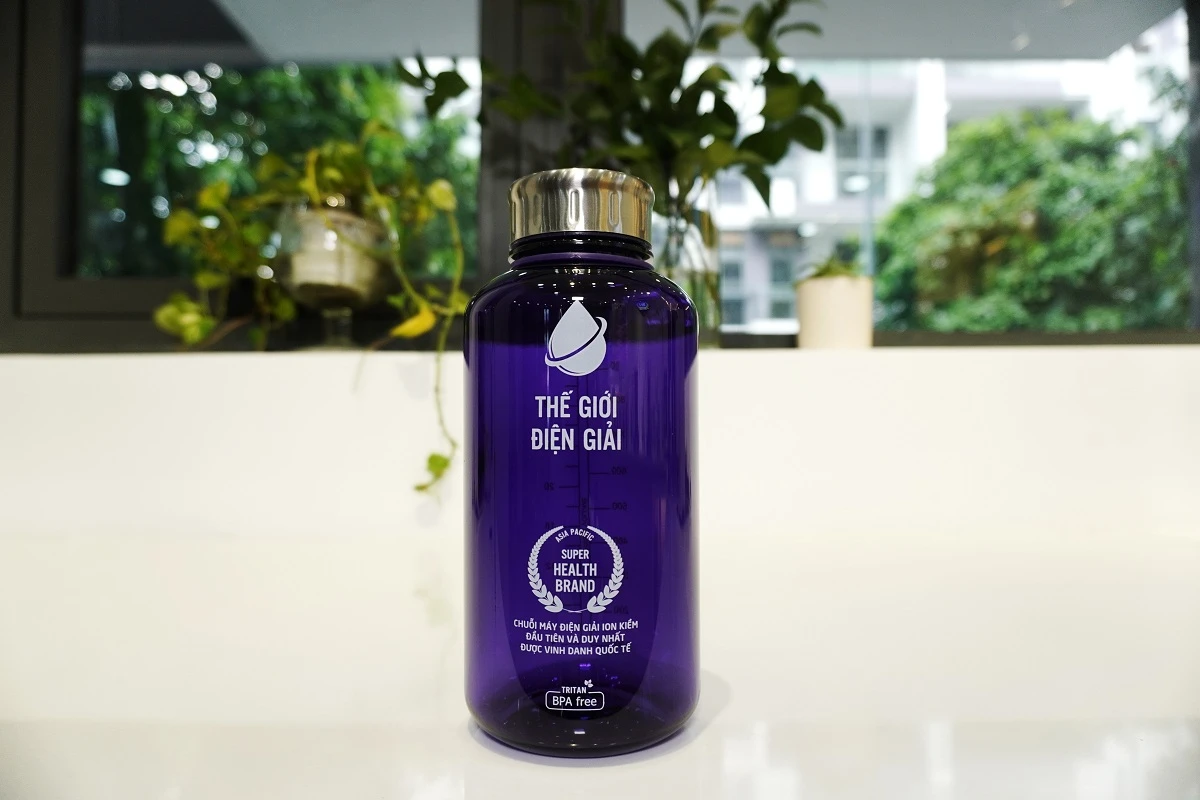 Bình đựng nước chuyên dụng dung tích 1 lít 10 binh bao quan nuoc ion kiem doc quyen the gioi dien giai 2 Bình đựng nước chuyên dụng dung tích 1 lít Thế Giới Lọc Tổng