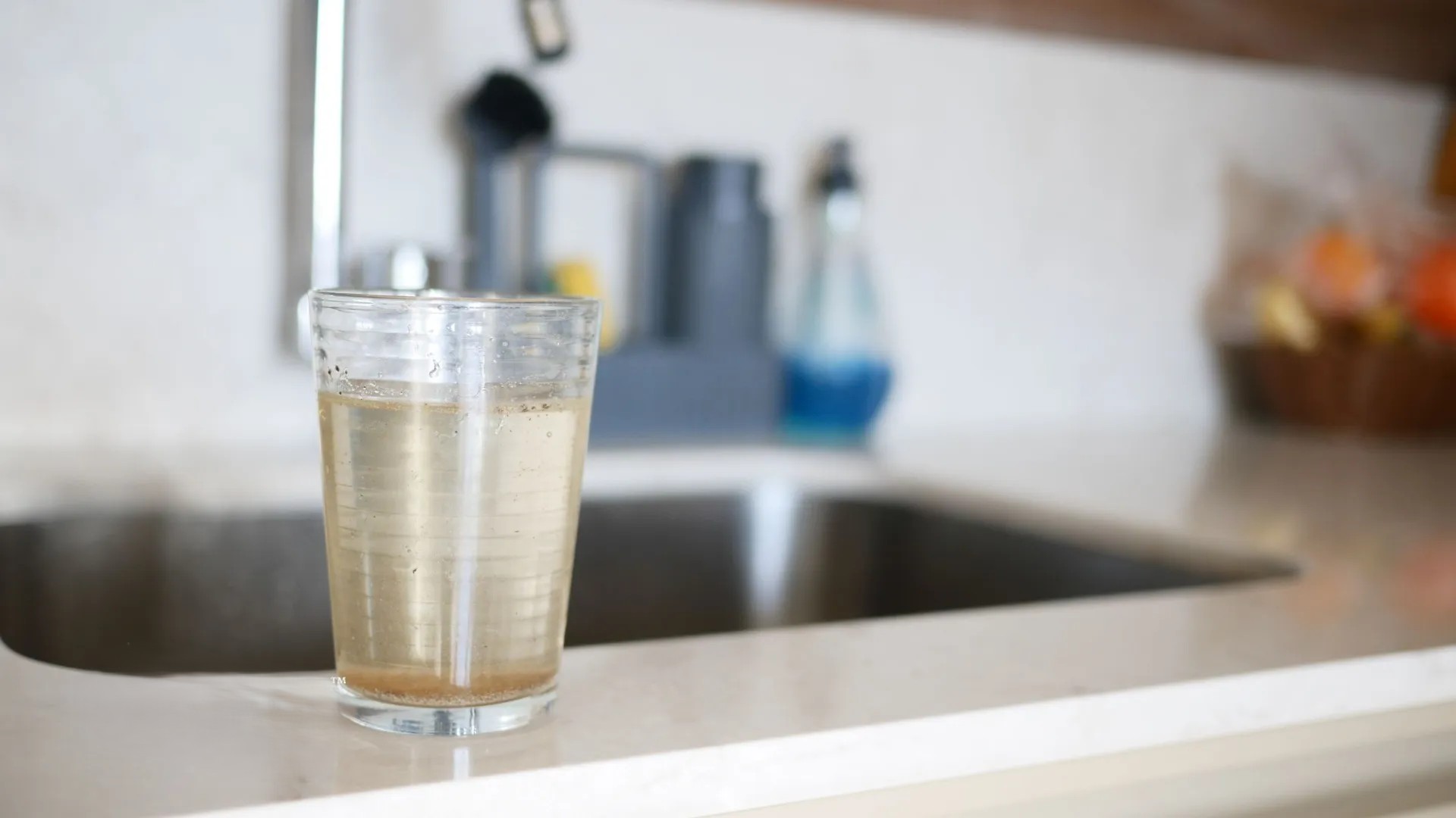 Nước chứa sắt gây ảnh hưởng đến vị và thực phẩm