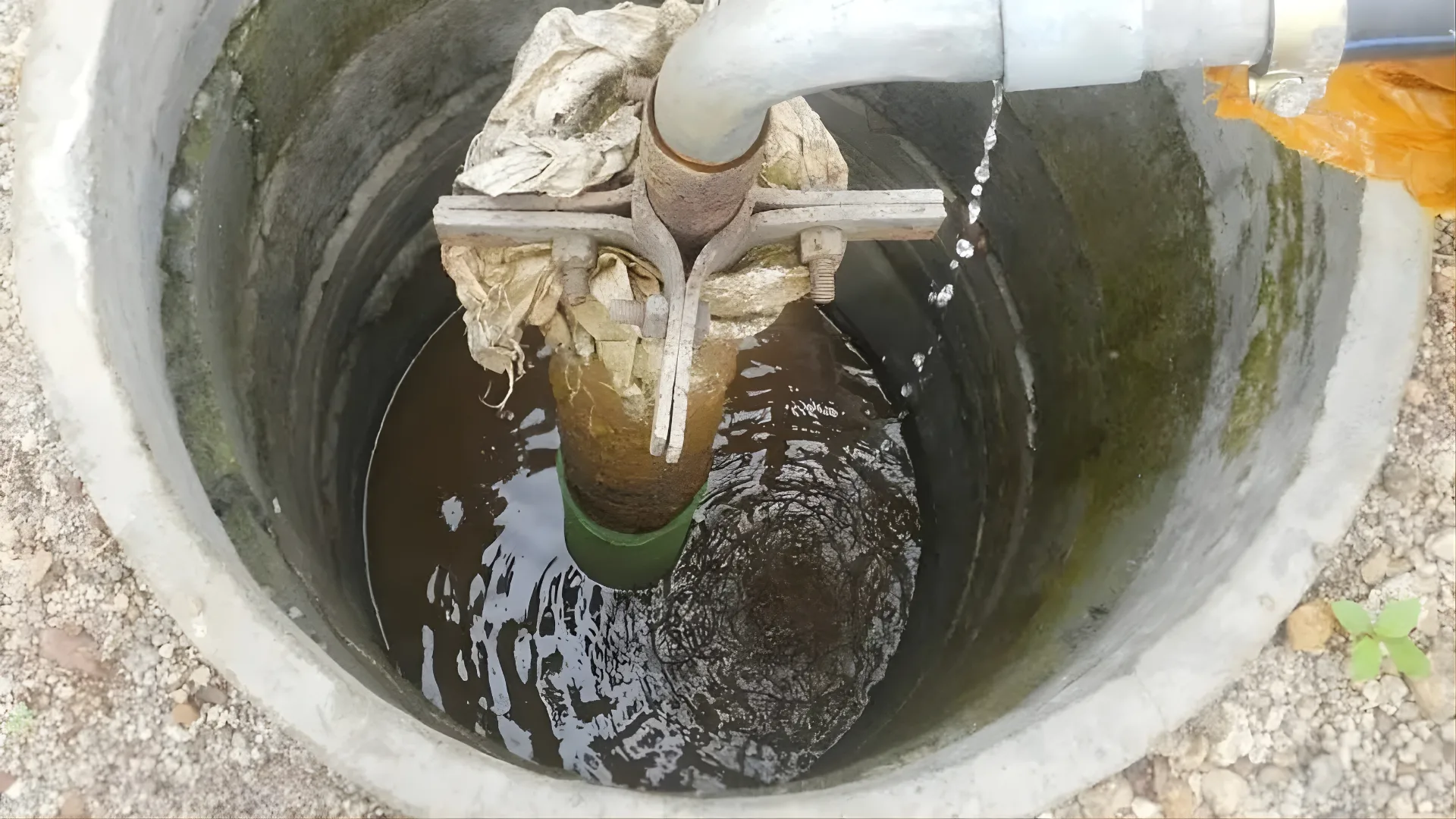 Nguồn nước giếng thường chứa nhiều tạp chất nguy hại